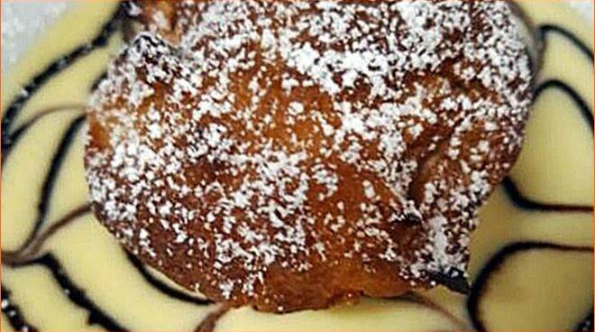 Muffin alle mele in salsa di vaniglia: un gustoso dessert della Fattoria Santo Stefano
